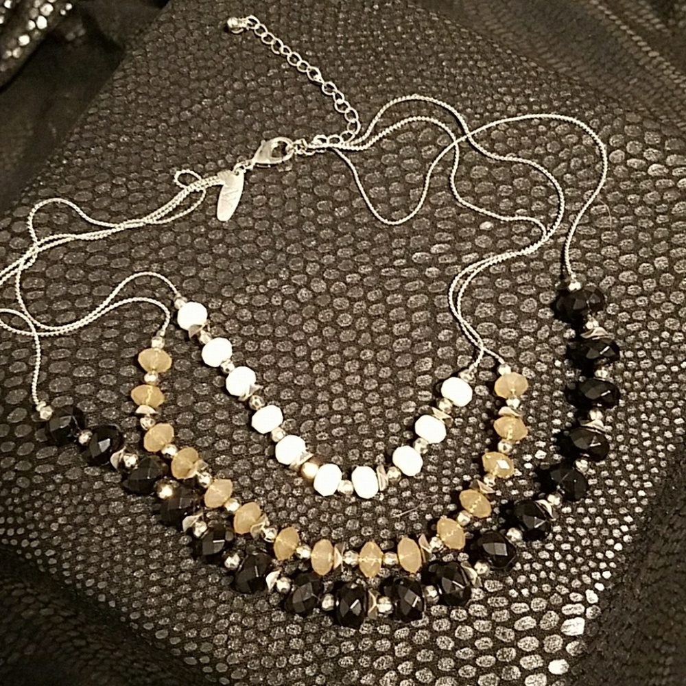 New York & Co black beaded necklac